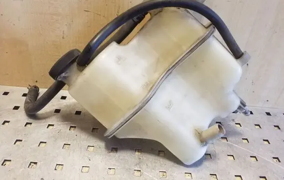 Coolant expansion tank/reservoir