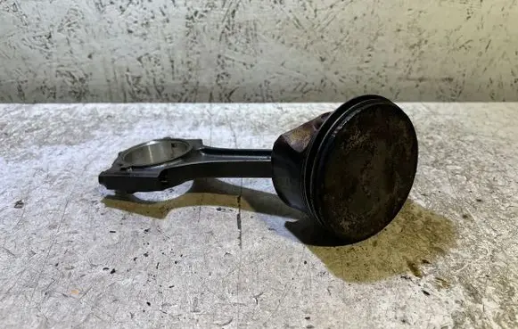 Dodge Challenger Piston with connecting rod