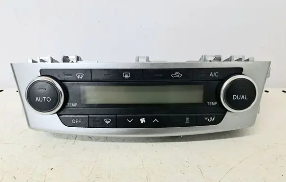 Toyota Avensis T270 Climate control unit 5590005500