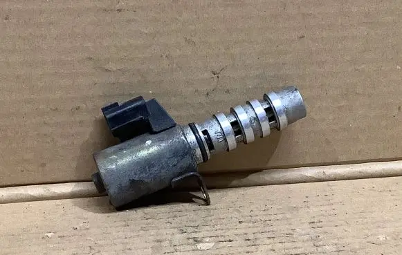 Nissan Almera N16 Camshaft vanos timing valve 3X270850