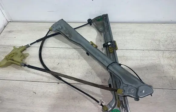 Renault Laguna III Front window lifting mechanism without motor 974823103