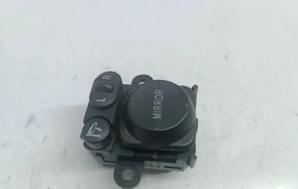 Wing mirror switch