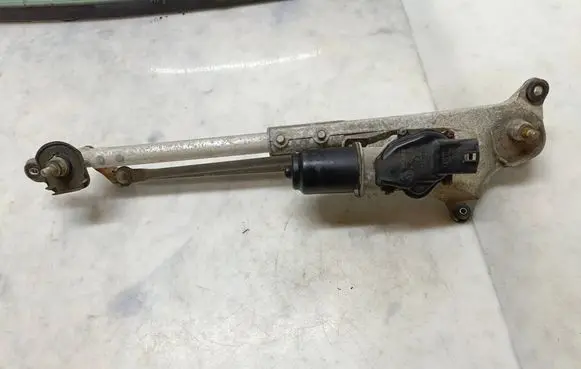 Front wiper linkage and motor