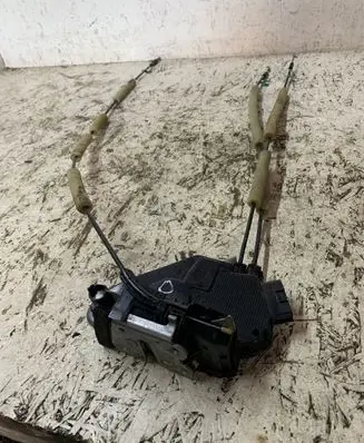 Infiniti QX60 L50 Front door lock