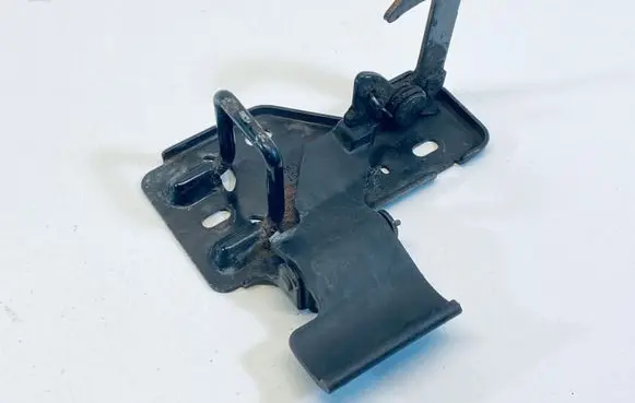 Volkswagen Touareg I Engine bonnet/hood lock/latch loop/hook 6Q0823480B