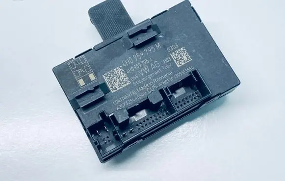Volkswagen Touareg II Door control unit/module 4H0959795M 4H0959795J