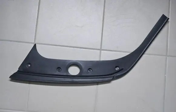 Mercedes-Benz GL X164 Rear side glass trim A1646700387 1646700387