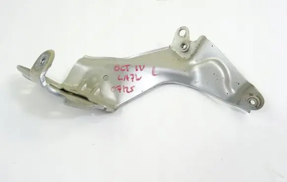 Skoda Octavia Mk4 Fender mounting bracket 5E3821227