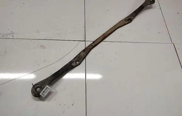Engine mounting bracket