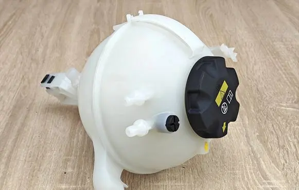 BMW 8 G16 Coolant expansion tank/reservoir 8610654