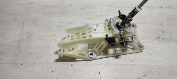 Mazda 2 Gear shifter/selector DA7H46100
