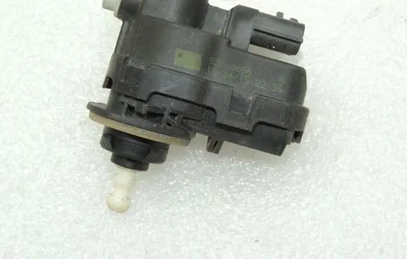 Toyota Avensis T270 Headlight level adjustment motor 92000866