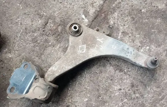 Volvo V70 Front lower control arm/wishbone
