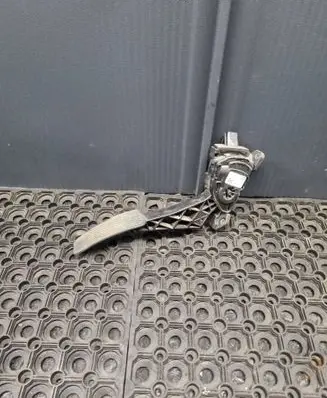 Chrysler Grand Voyager V Accelerator throttle pedal 05281225AA 93317200 6PV9339030