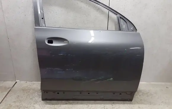 Mercedes-Benz GLA H247 Front door