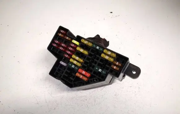 Volkswagen PASSAT B7 Fuse box set
