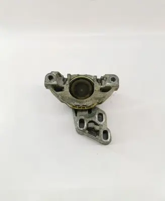 Mercedes-Benz A W176 Engine mount bracket