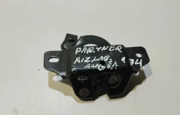 Loading door lock