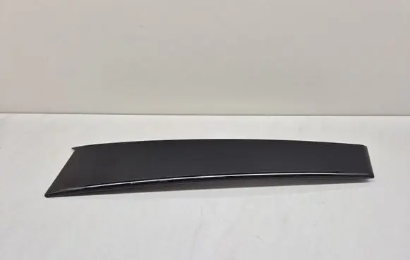 Hyundai Santa Fe Front door glass trim molding 82260S1000