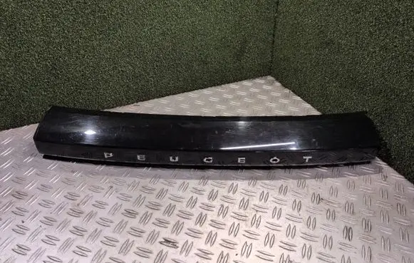 Peugeot 2008 II Tailgate trim 98338259 GE0051241 U022781