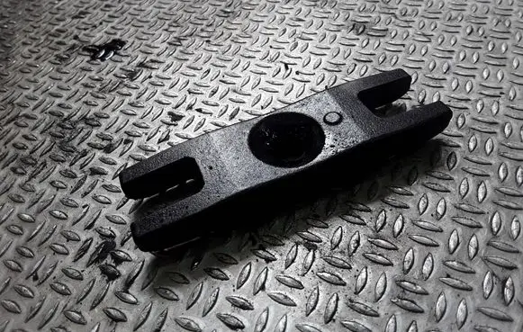 Opel Astra G Fuel Injector clamp holder