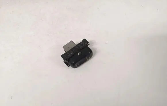 Mercedes-Benz E W210 Alarm switch 2108201710