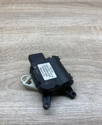 Volkswagen PASSAT B7 Air flap motor/actuator 3C0907511R