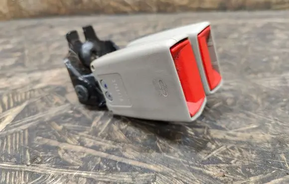 Ford Fusion II Middle seatbelt buckle (rear) P34199732CMLS 392161R