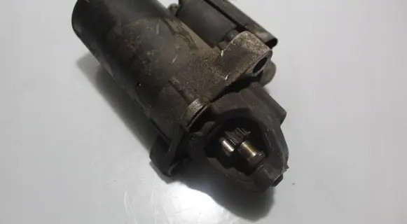 Volkswagen PASSAT B5.5 Starter motor 0001108174