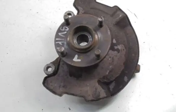 Suzuki Swift I Front wheel hub spindle knuckle