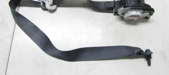 Nissan Pulsar Front seatbelt