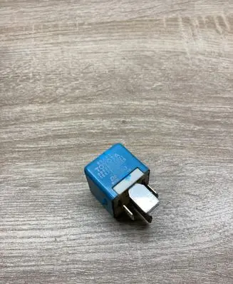 Toyota Avensis T250 Other relay 9008087031