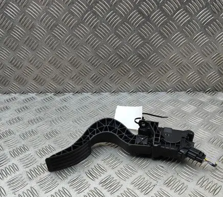 Volvo XC40 Accelerator throttle pedal 32212365 8888768700