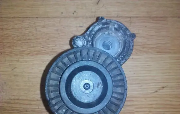 Skoda Fabia Mk1 (6Y) Generator/alternator belt tensioner 03d903305b