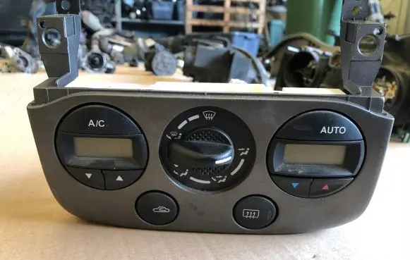 Nissan Primera Climate control unit