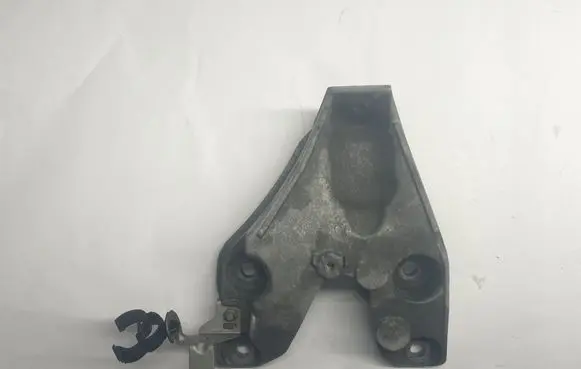 BMW 4 F32 F33 Engine mounting bracket 6789093 2216789093