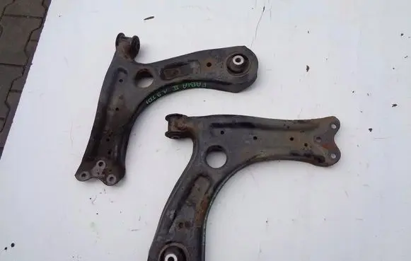 Skoda Fabia Mk2 (5J) Front lower control arm/wishbone