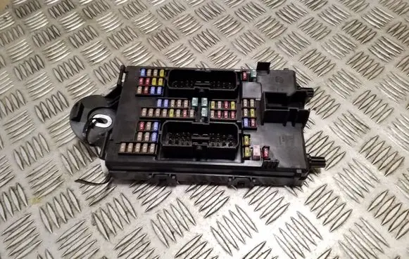 Volvo XC90 Fuse module 31682732