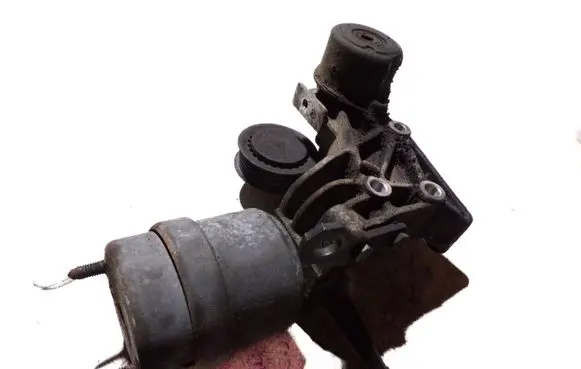 Volkswagen Transporter - Caravelle T4 Engine mount bracket