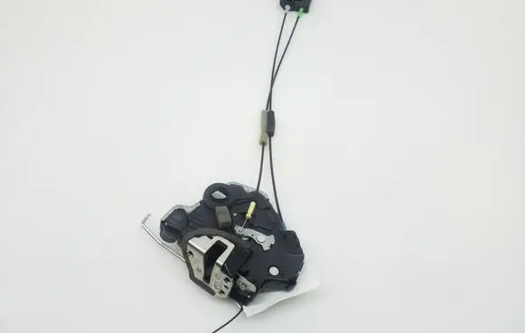 Toyota RAV 4 (XA40) Front door lock 6904042241