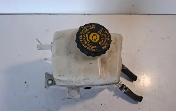 Lexus RX 450H Brake fluid reservoir 240400
