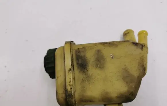 Power steering fluid tank/reservoir