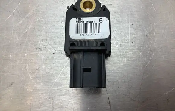 Toyota Yaris Airbag deployment crash/impact sensor 898310D010 0737431872
