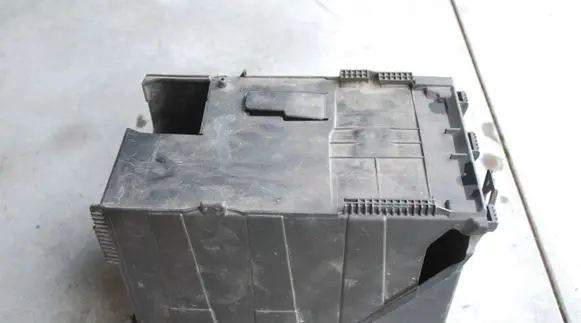 Citroen DS5 Battery box tray 9689002180