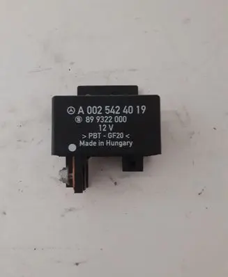 Mercedes-Benz Sprinter W906 Glow plug pre-heat relay 899322000 A0025424019