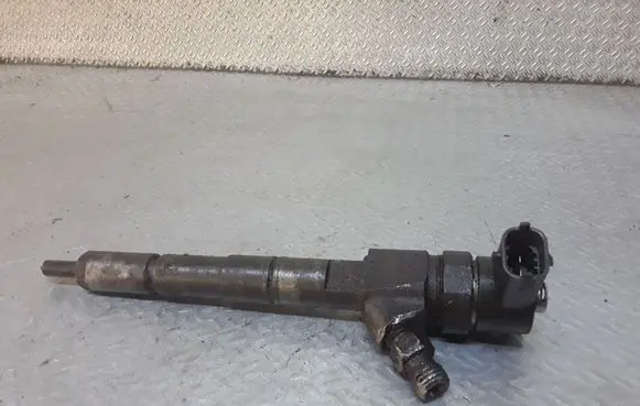 Opel Vectra C Fuel injector 0445110159