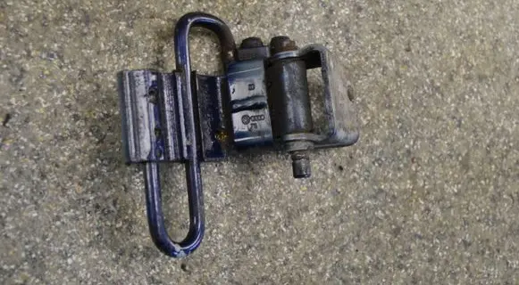 Audi A6 S6 C5 4B Rear door lower hinge B4833412D