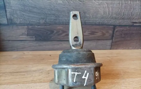 Volkswagen Transporter - Caravelle T4 Engine mount bracket