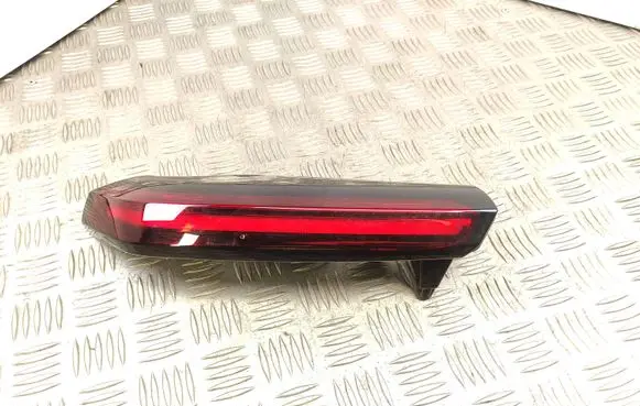 Citroen C4 III e-C4 Tailgate rear/tail lights 9831120680