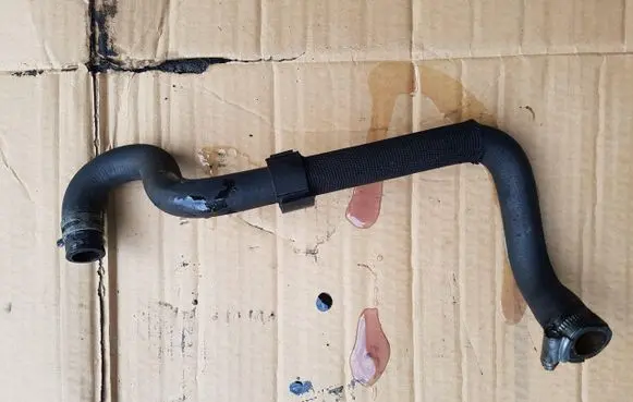 Ford Mondeo MK IV Engine coolant pipe/hose